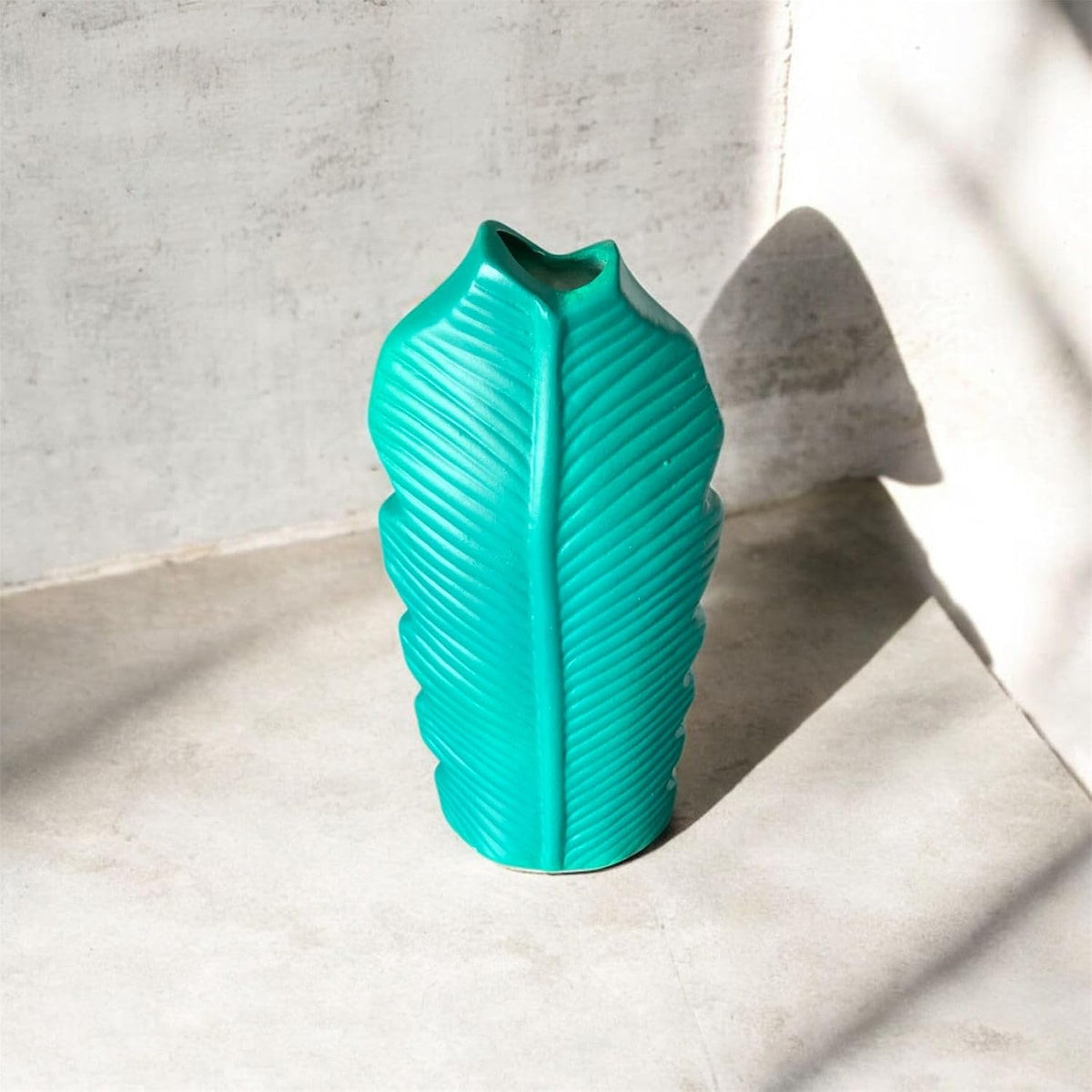 Vibhsa White Ceramic Donut Vase for Pampas Grass