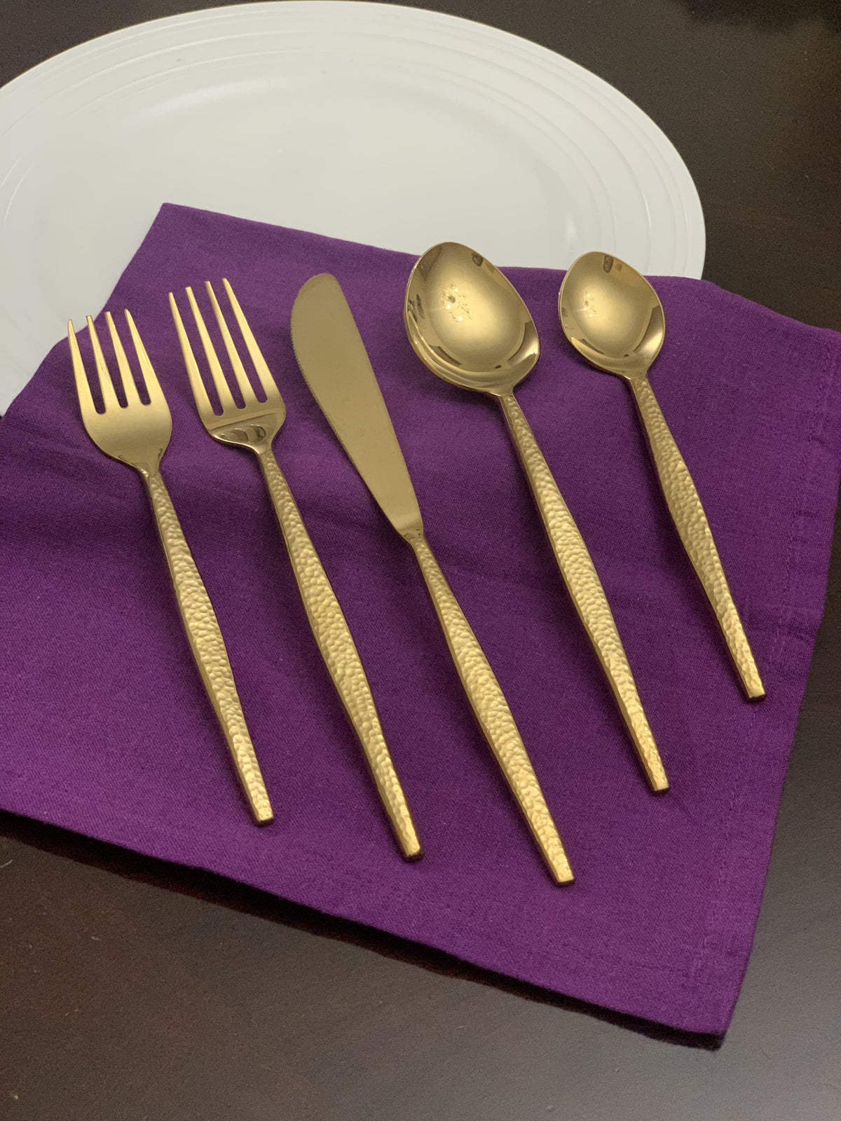 Vibhsa Flatware Gold 5 Piece Place Setting-Hammered