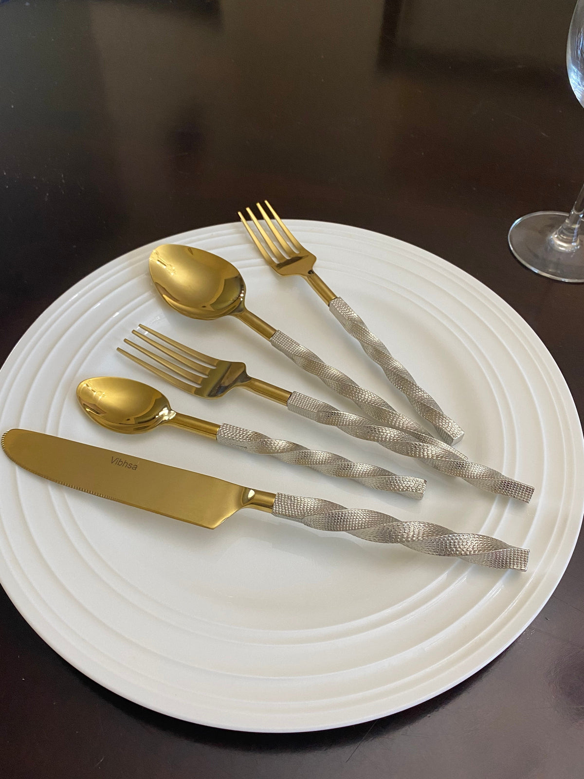 Vibhsa Gold Stainless Steel Flatware Set of 5 PC | Twisted Handle, Service for 1
