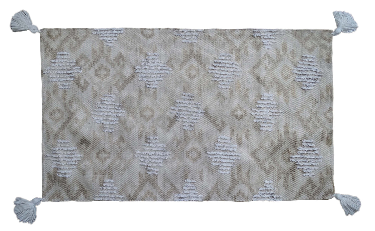 Vibhsa Tufted Accent Rug with Corner Tassels | 25"x45" Handmade Area Rug