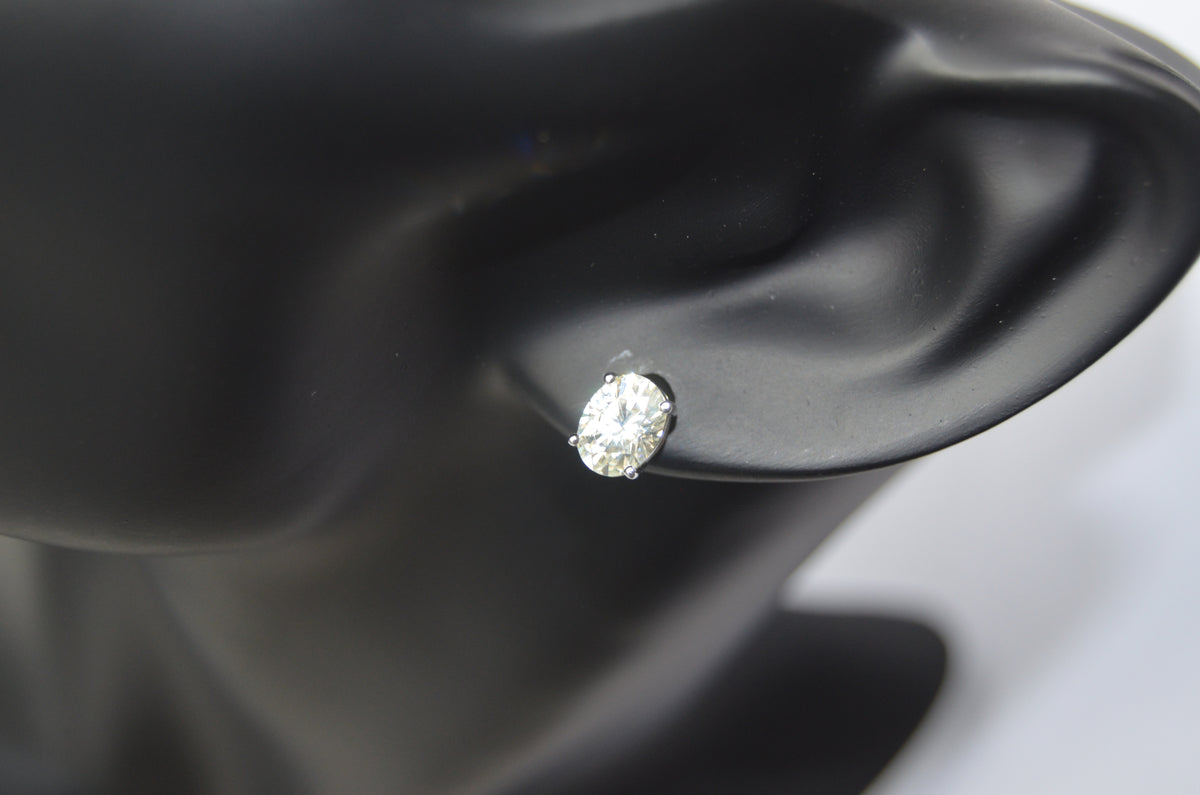 Brilliant Oval 86 mm 2.63 Carat Moissanite 14 kt White Gold Earrings for Women