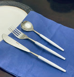 18 pieces white flatware set with hammered mouth design
